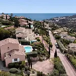 Villa With Pool And Seaview *