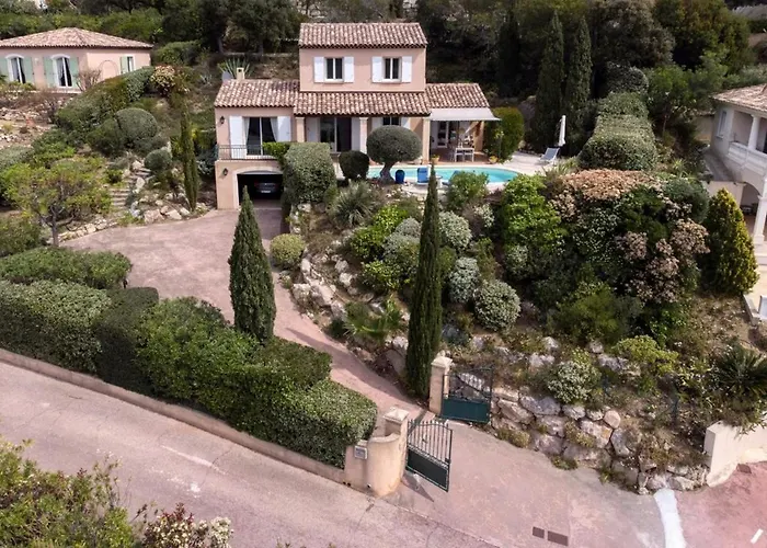 With Pool And Seaview Roquebrune-sur-Argens