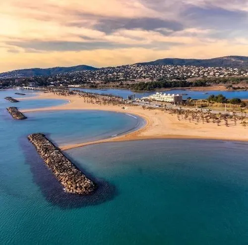 With Pool And Seaview Villa Roquebrune-sur-Argens
