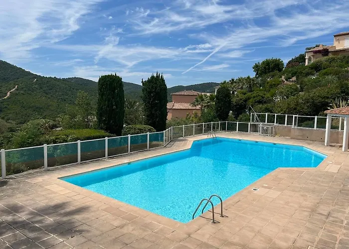 Villa With Pool And Seaview